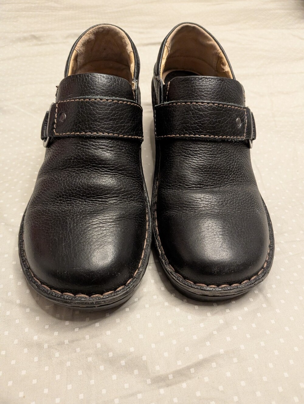 Cabela's Black Leather Women's Mule Clogs with Buckle Strap